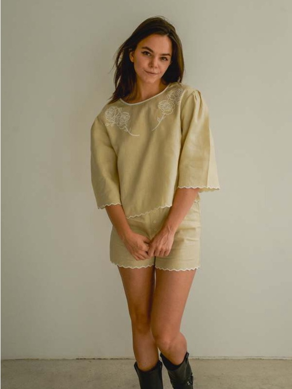 Sonderhaus West Set Top - Tan Floral Embroidered Blouse